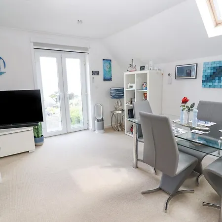 Ocean Blue Apartment